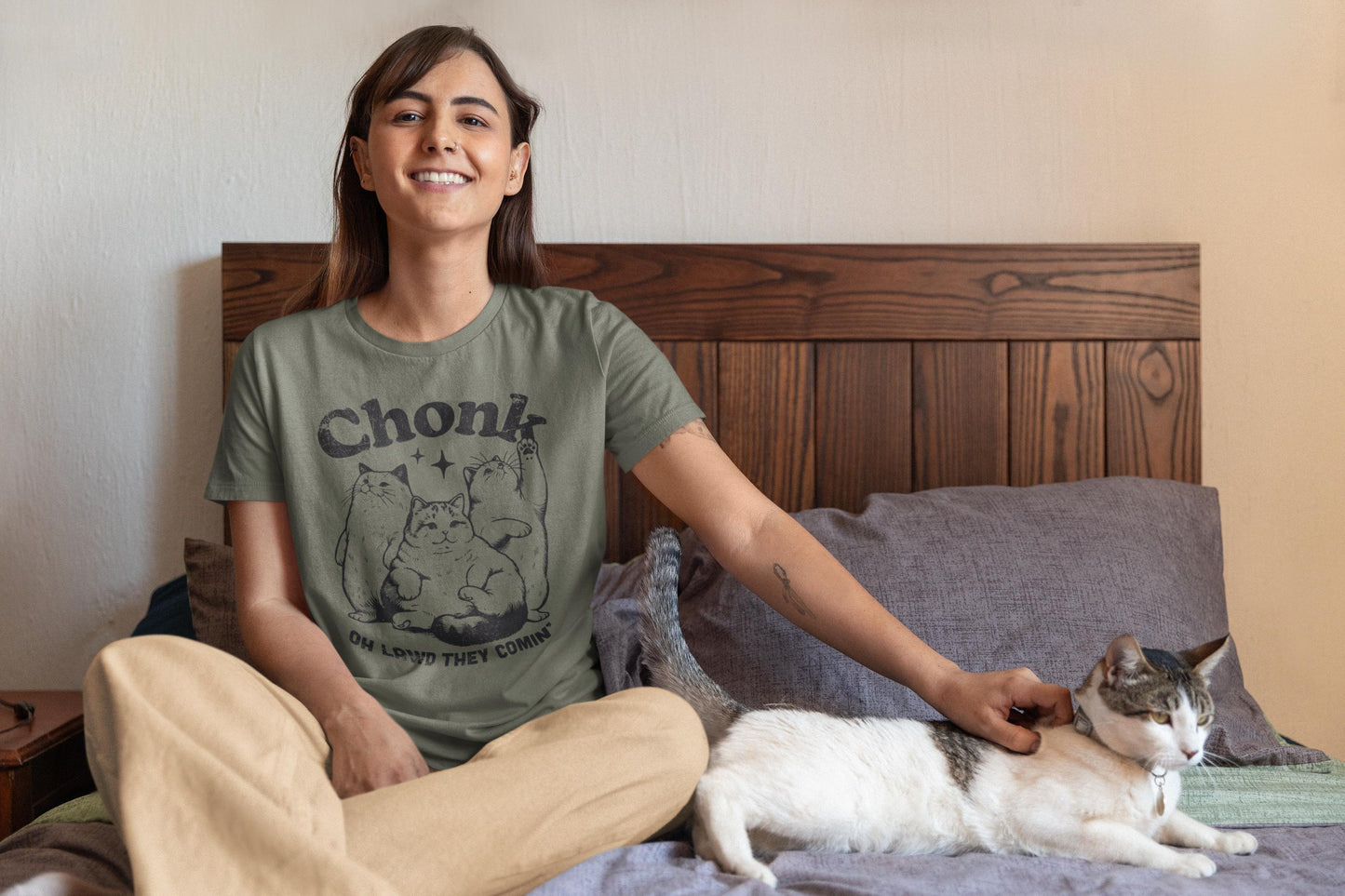 Funny Cat Lover Garment-Dyed T-shirt - Chonk Oh Lawd They Comin - Cat Owners, Animal Lovers, Cat Moms, Dad Gifts, Birthday Present,